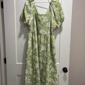 Women’s plus size dress